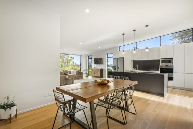 Photo of property in 17 Chatham Avenue, Paremoremo, Auckland, 0632