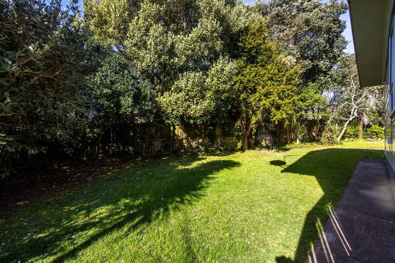 Photo of property in 2/811a Te Atatu Road, Te Atatu Peninsula, Auckland, 0610
