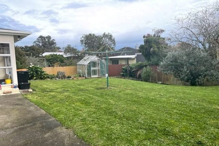 Photo of property in 24 Kent Crescent, Awapuni, Palmerston North, 4412