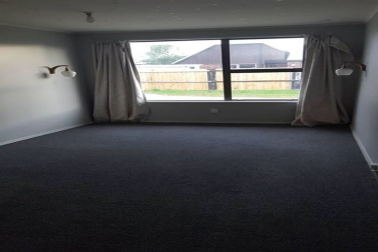 Photo of property in 18a Woodstock Place, Russley, Christchurch, 8042