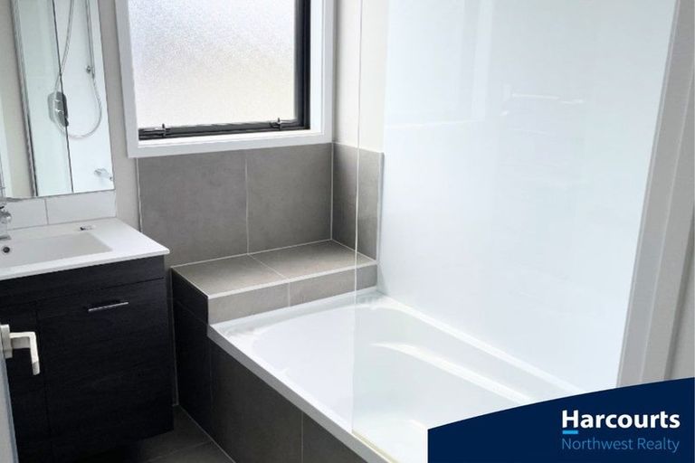 Photo of property in 20 Wai Place, Westgate, Auckland, 0614