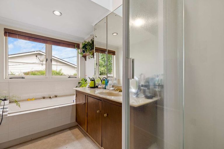 Photo of property in 36 Onewa Road, Northcote Point, Auckland, 0627