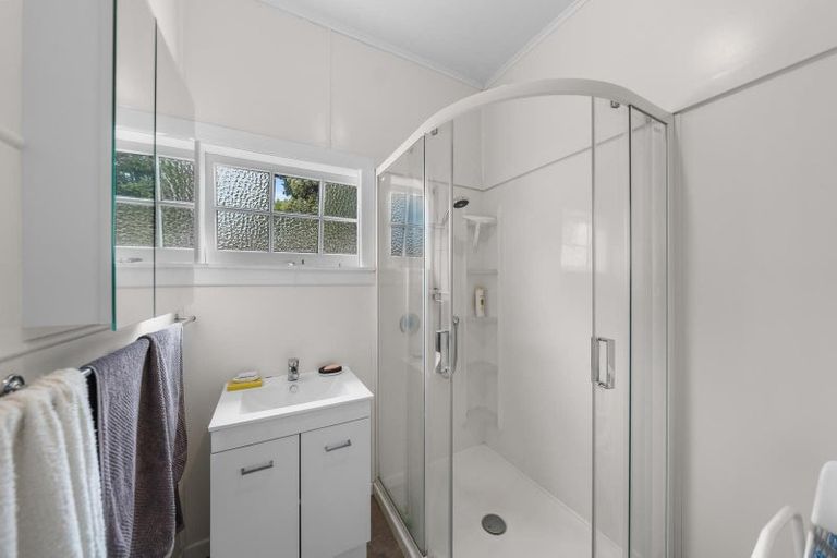Photo of property in 41 Hutchinson Avenue, New Lynn, Auckland, 0600