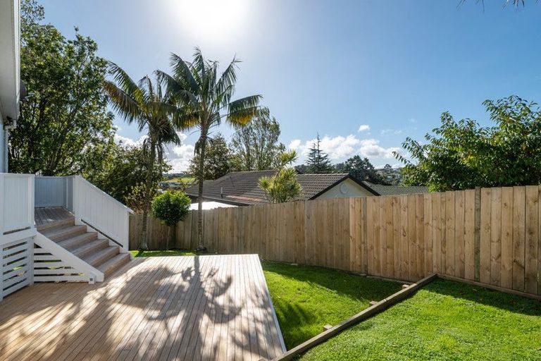 Photo of property in 1/18 Altair Place, Windsor Park, Auckland, 0632