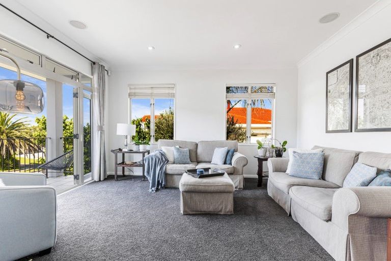 Photo of property in 30 Hogarth Rise, West Harbour, Auckland, 0618