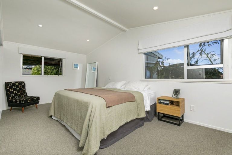 Photo of property in 5 Ngatira Road, Muriwai, Waimauku, 0881