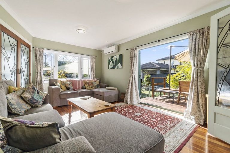 Photo of property in 1025 Beach Road, Torbay, Auckland, 0630