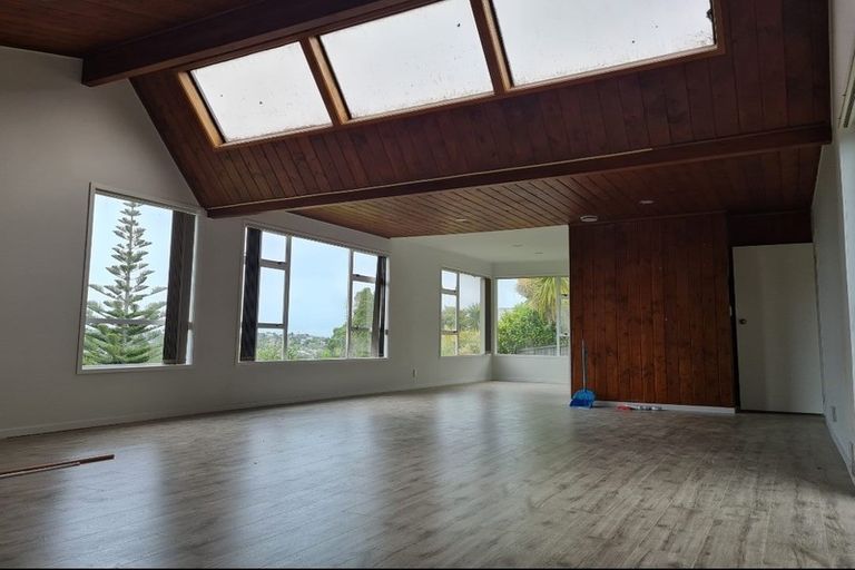 Photo of property in 15 Noeleen Street, Glenfield, Auckland, 0629