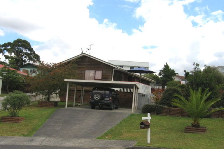 Photo of property in 3 Lorena Place, West Harbour, Auckland, 0618