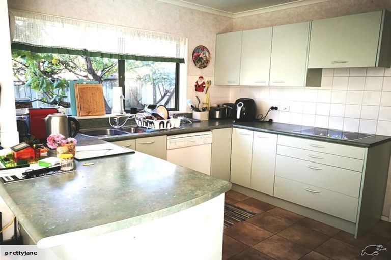 Photo of property in 1/28 Bernie Edwards Place, Botany Downs, Auckland, 2010