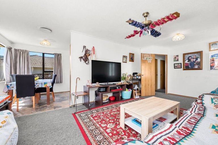 Photo of property in 2 Bogle Grove, Stokes Valley, Lower Hutt, 5019