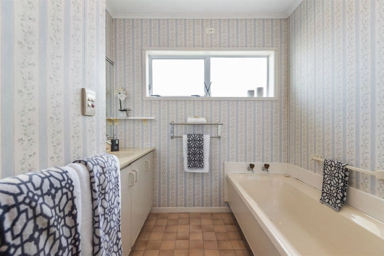 Photo of property in 1/5 Tristram Avenue, Forrest Hill, Auckland, 0620