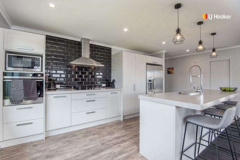 Photo of property in 82 Severn Street, Green Island, Dunedin, 9018