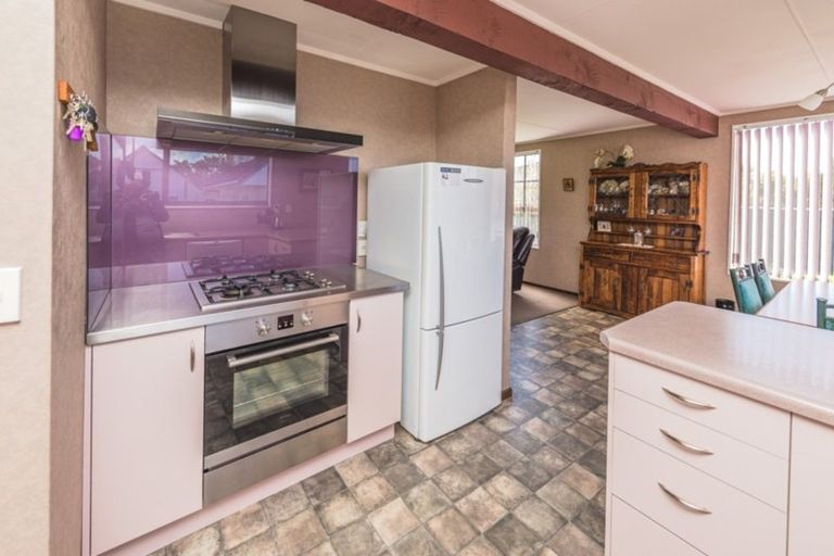 Photo of property in 16 Akepiro Place, Tawhero, Whanganui, 4501