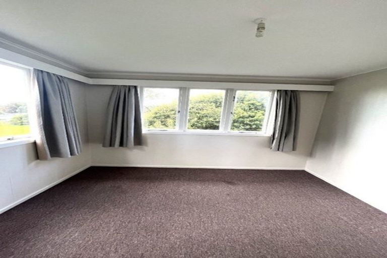 Photo of property in 60 Edmonton Road, Henderson, Auckland, 0612