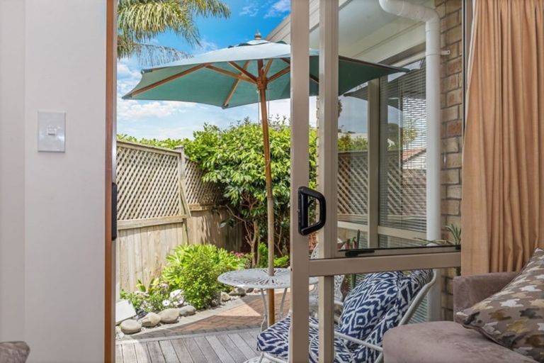 Photo of property in 47 Red Hibiscus Road, Stanmore Bay, Whangaparaoa, 0932