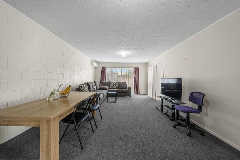 Photo of property in 407 West Coast Road, Glen Eden, Auckland, 0602
