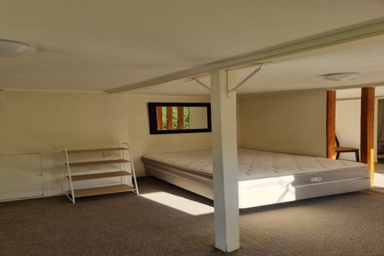 Photo of property in 16 Borlase Street, Brooklyn, Wellington, 6021