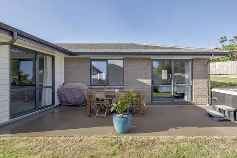 Photo of property in 43 Symes Drive, Red Beach, 0932