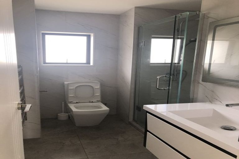 Photo of property in 16 Peony Mews, Oteha, Auckland, 0632