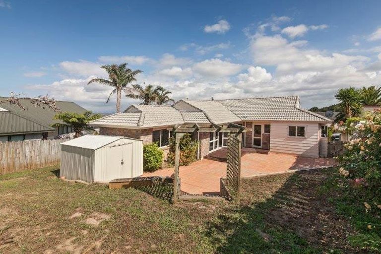 Photo of property in 14 Ribbonwood Crescent, Goodwood Heights, Auckland, 2105