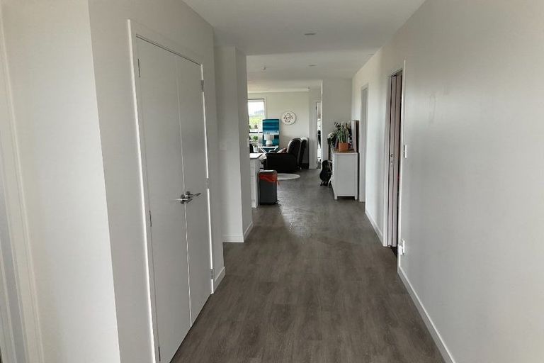 Photo of property in 1 Okoreka Road, Glenbrook, 2681