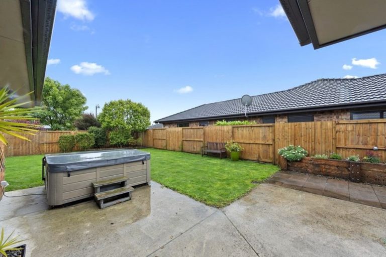 Photo of property in 6 Whitford Place, Rototuna North, Hamilton, 3210