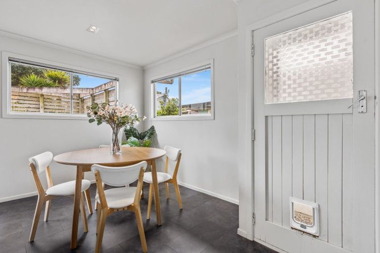 Photo of property in 27 Rospeath Crescent, Spotswood, New Plymouth, 4310