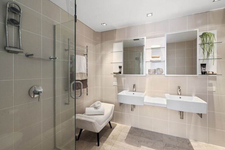 Photo of property in 1/7 The Promenade, Takapuna, Auckland, 0622