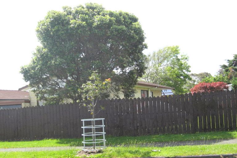 Photo of property in 2/11 Burundi Avenue, Clendon Park, Auckland, 2103