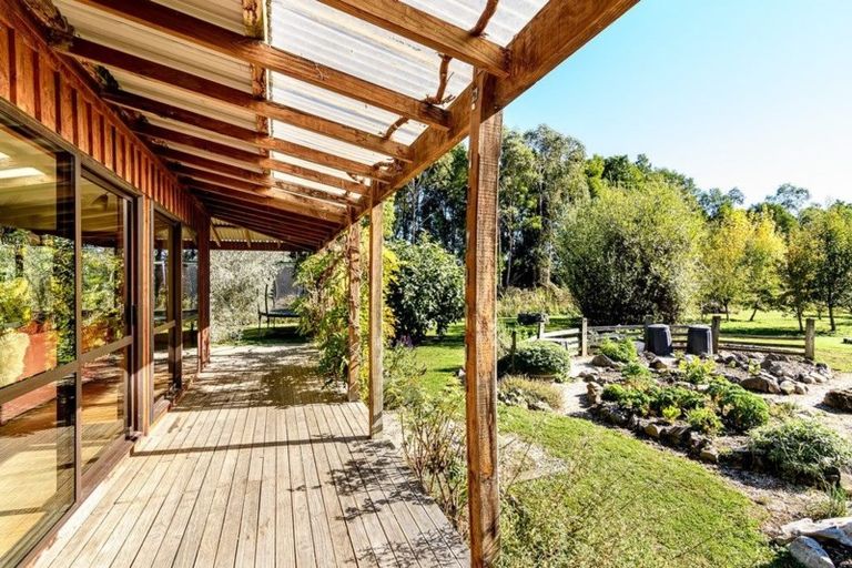 Photo of property in 7 Neudorf Road, Upper Moutere, 7175