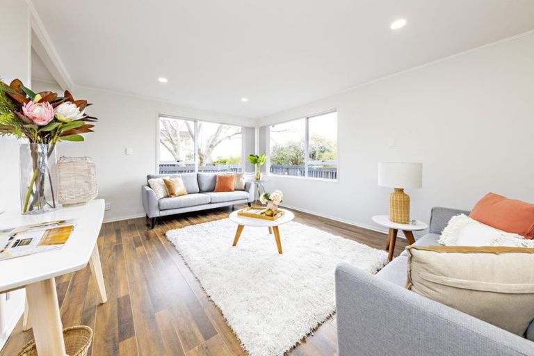 Photo of property in 15 Becker Drive, Weymouth, Auckland, 2103