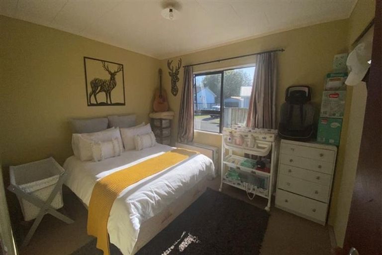 Photo of property in 3 Atarau Grove, Paraparaumu, 5032