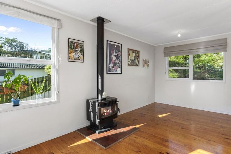 Photo of property in 17 Holt Avenue, Torbay, Auckland, 0630