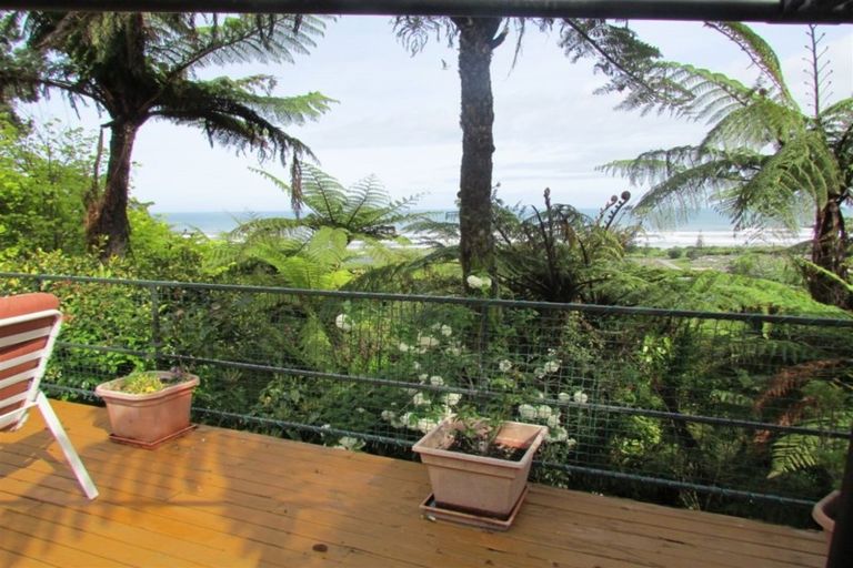 Photo of property in 20 Weenink Road, Karoro, Greymouth, 7805