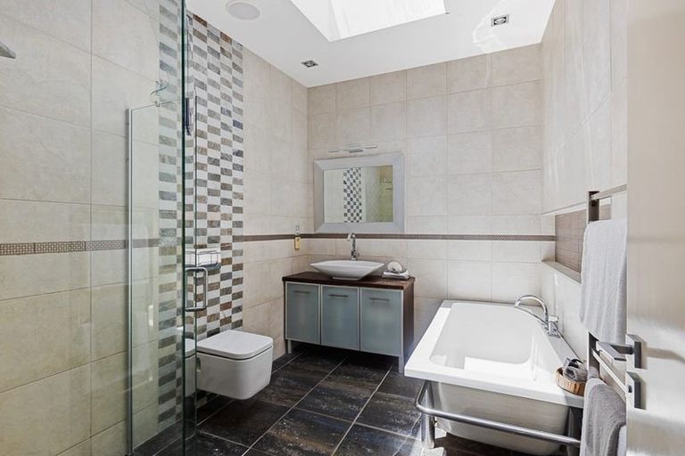 Photo of property in 42a Tindalls Bay Road, Tindalls Beach, Whangaparaoa, 0930