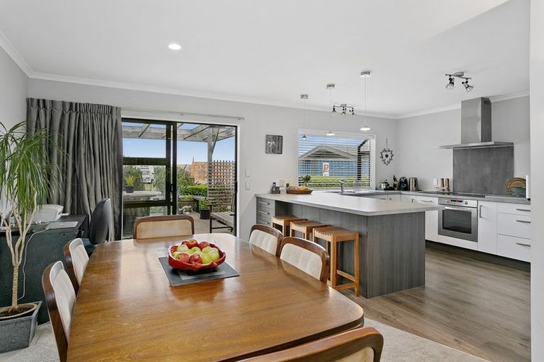 Photo of property in 201 Gillespie Place, Acacia Bay, Taupo, 3385