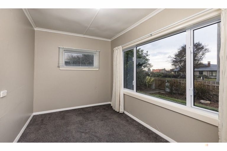 Photo of property in 12 Rhodes Street, Waimate, 7924