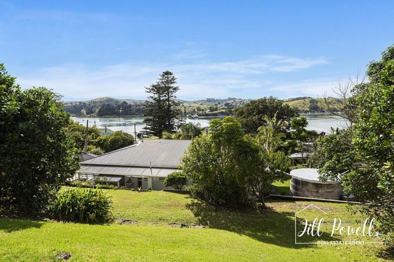 Photo of property in 2 Cliff Street, Pahi, Paparoa, 0571