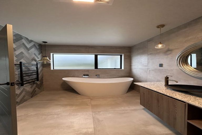 Photo of property in 4 Flavell Drive, Orewa, 0931