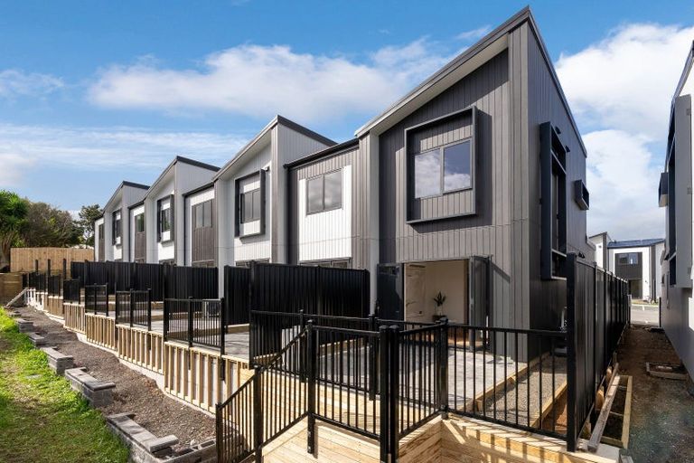 Photo of property in 8/4 Ngaroma House Drive, Hobsonville, Auckland, 0616