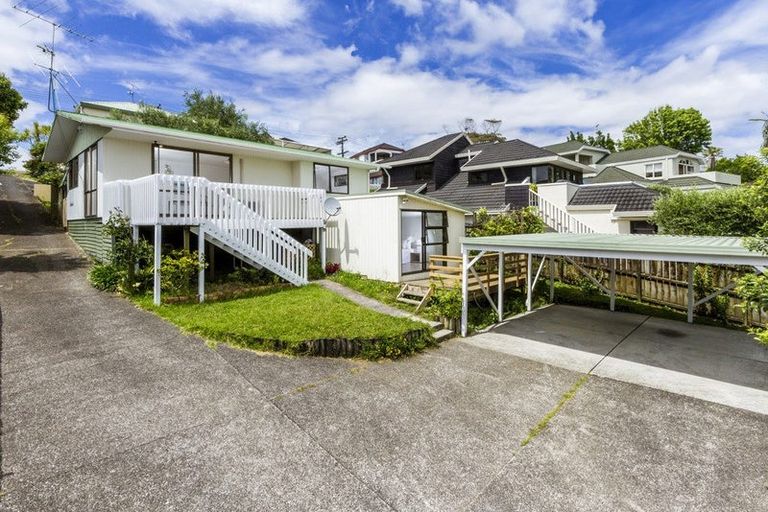 Photo of property in 1/144 Sunset Road, Unsworth Heights, Auckland, 0632