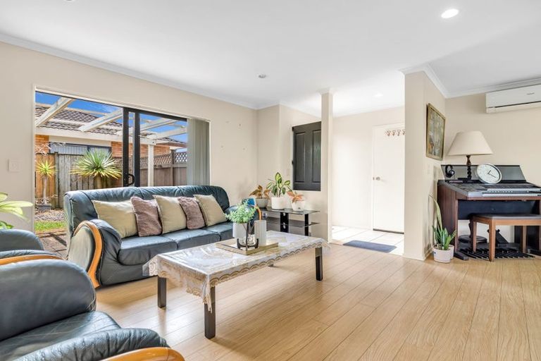 Photo of property in 16 Ironstone Place, Randwick Park, Auckland, 2105