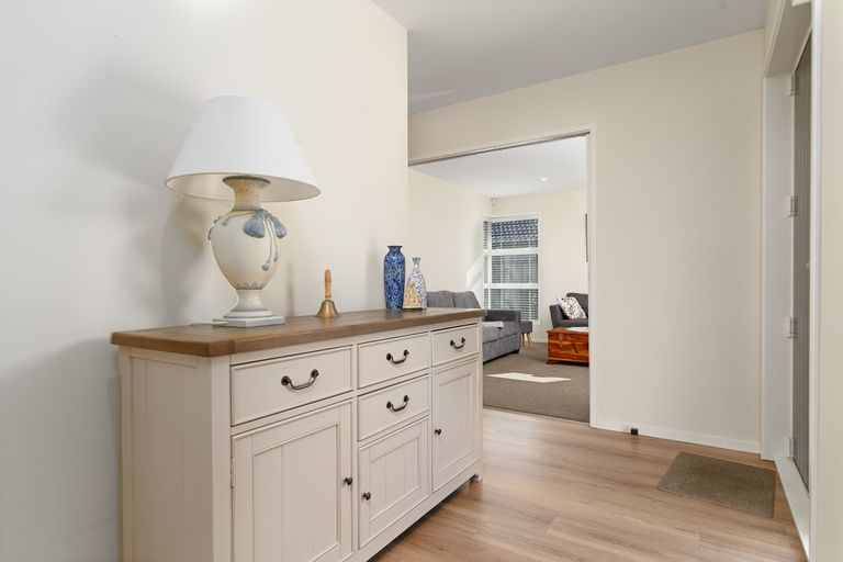 Photo of property in 11 Maple Grove, Kingston, Wellington, 6021