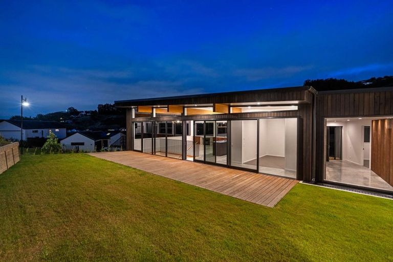 Photo of property in 13 Round Hill Rise, Cracroft, Christchurch, 8022