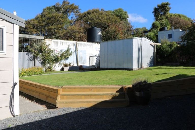 Photo of property in 2 Marine Terrace, Kaka Point, 9271