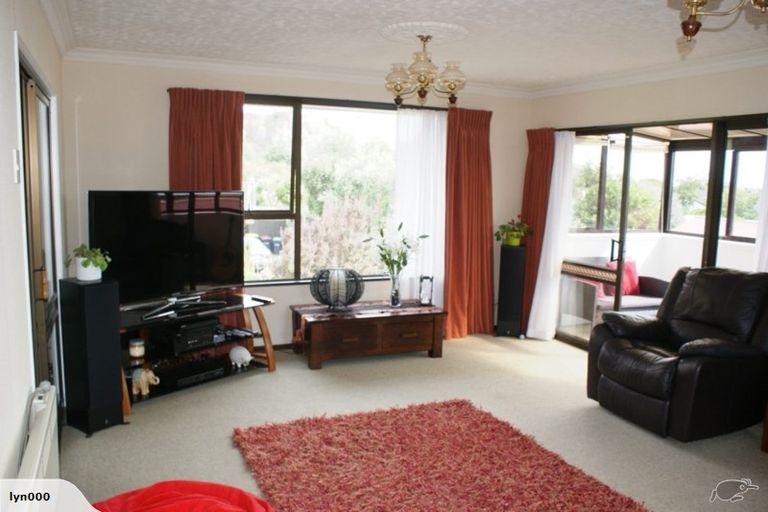 Photo of property in 20 Taupata Street, Redcliffs, Christchurch, 8081