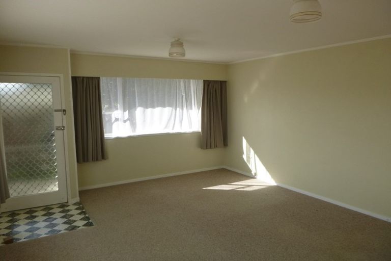 Photo of property in 2/62 Tiroroa Avenue, Te Atatu South, Auckland, 0610