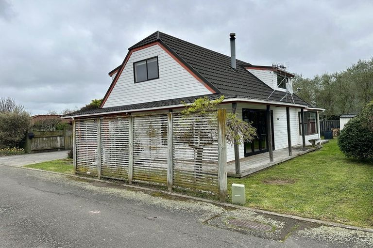 Photo of property in 4 Gregory Close, Palmerston North, 4414
