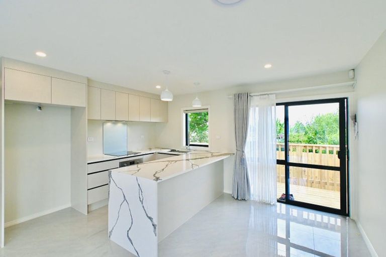 Photo of property in 80 Reeves Road, Pakuranga Heights, Auckland, 2010